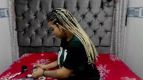 zeynep_20_ online show from November 14, 12:48 pm