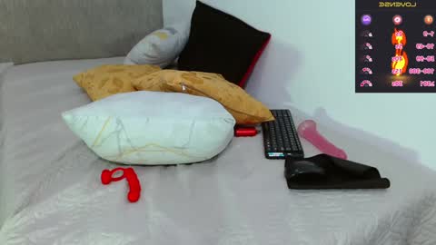 ZHAMIRA  ANDRES online show from January 15, 7:05 am