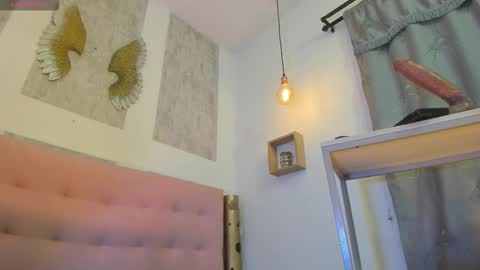 ZHAMIRA  ANDRES online show from October 18, 12:13 am