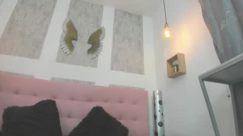 ZHAMIRA  ANDRES online show from March 8, 8:12 pm