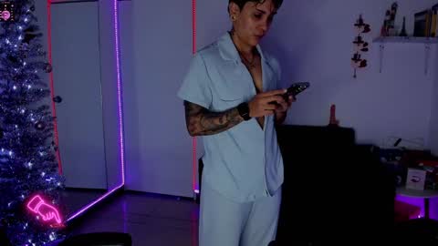 zhoestrong online show from January 5, 11:12 pm