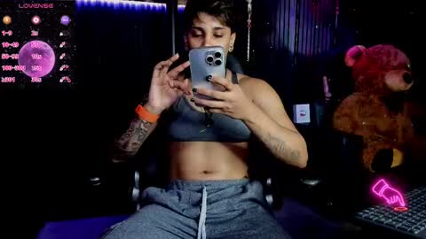 zhoestrong online show from March 12, 11:01 pm