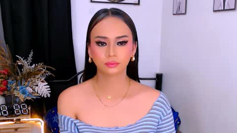 Snapshot of zialustts chatting on March 9, 4:27 am Zia online show from March 9, 4:27 am