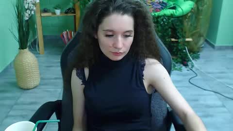 zianichols online show from February 12, 12:37 am