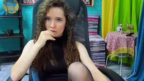 zianichols online show from February 24, 11:21 am