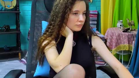 zianichols online show from March 3, 7:39 pm