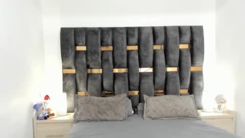 Snapshot of ziataylor chatting on February 25, 12:03 am ziataylor online show from February 25, 12:03 am