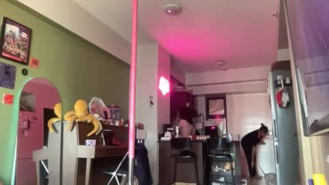 Snapshot of ziggy_rouge chatting on February 26, 11:37 pm Ziggy ziggy- online show from February 26, 11:37 pm