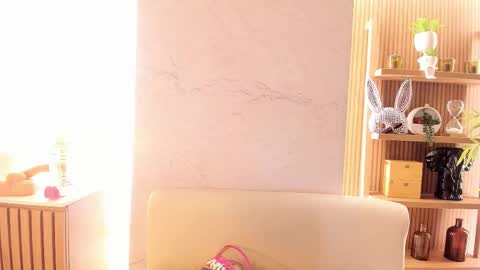 zihaadams_ online show from March 22, 8:01 pm