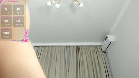 zirael_swan online show from March 18, 1:58 pm