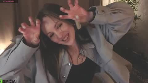 Zlata  Mon Tue Thu Fri Sun Sa GMT 3 0000pm - 0600pm  online show from March 25, 9:15 am