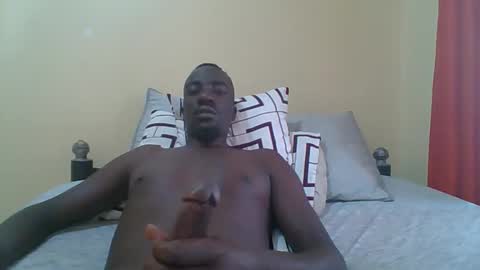 Snapshot of zlatann2012 chatting on December 14, 1:05 pm Zlatann2012 online show from December 14, 1:05 pm