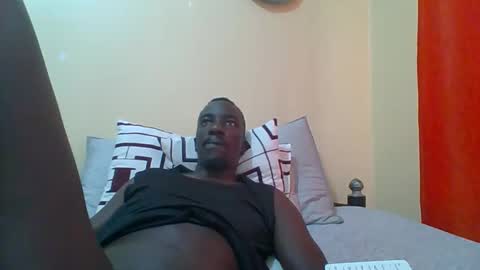 Snapshot of zlatann2012 chatting on December 18, 9:48 am Zlatann2012 online show from December 18, 9:48 am