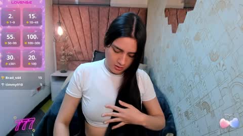 ZOE TAYLOR online show from April 1, 1:41 pm