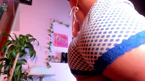 Zoe Baker online show from April 11, 7:02 am