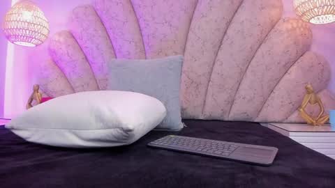 Snapshot of zoe_blosson chatting on May 17, 1:58 am zoe_blosson online show from May 17, 1:58 am