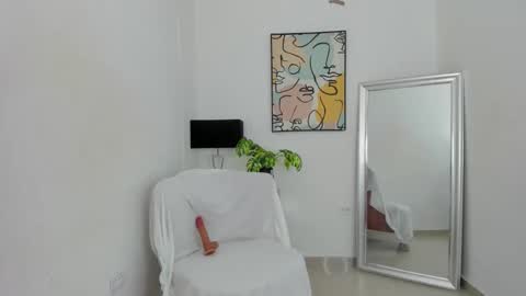 ZOE  online show from March 25, 8:15 pm