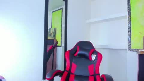 Z O E online show from February 4, 8:47 pm