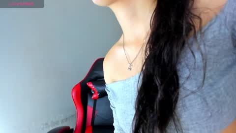 Z O E online show from April 13, 8:47 pm