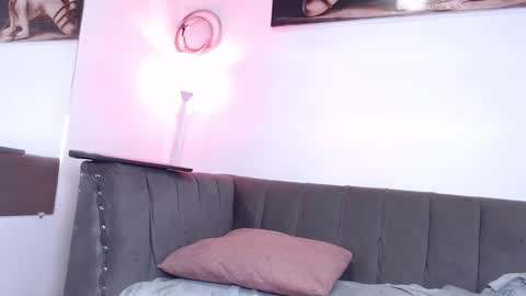Snapshot of zoe_curvy chatting on February 25, 5:25 pm Zoe online show from February 25, 5:25 pm