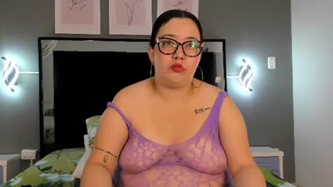Snapshot of zoe_curvyy chatting on July 3, 12:11 pm zoe_curvyy online show from July 3, 12:11 pm