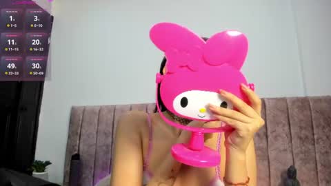 zoe_evaanss_ online show from August 7, 12:18 pm