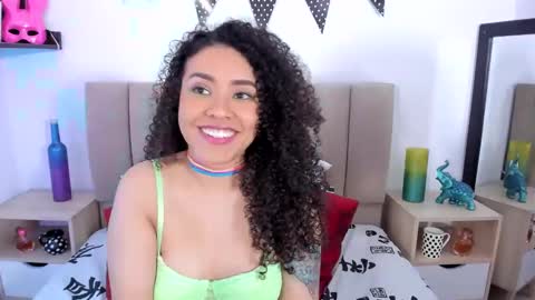 Zoe Gruber online show from December 5, 1:25 am