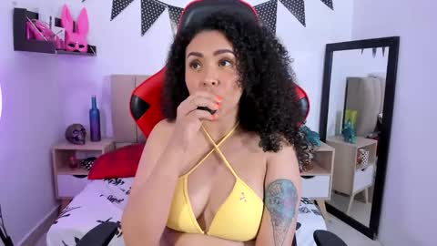 Zoe Gruber online show from December 7, 1:58 am