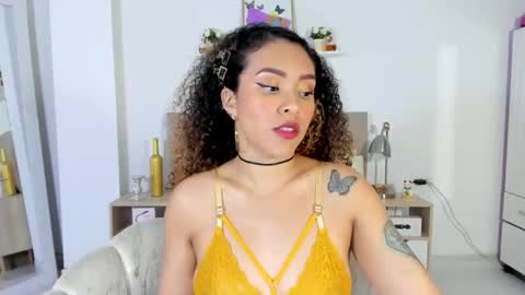 Snapshot of zoe_gruber chatting on April 26, 12:52 am Zoe Gruber online show from April 26, 12:52 am