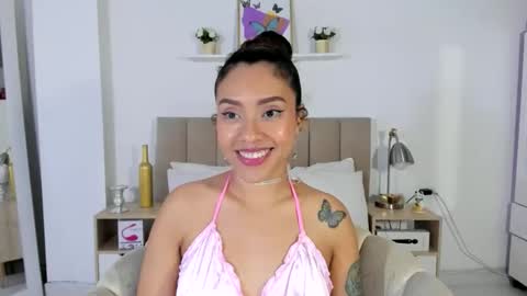 Snapshot of zoe_gruber chatting on May 15, 11:23 pm Zoe Gruber online show from May 15, 11:23 pm