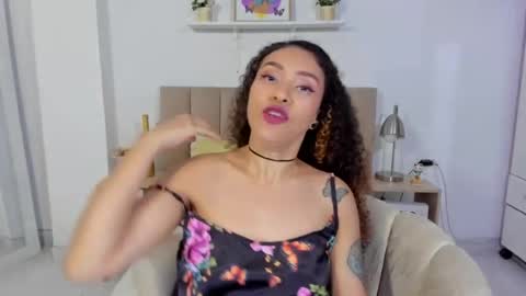 Snapshot of zoe_gruber chatting on July 8, 12:15 am Zoe Gruber online show from July 8, 12:15 am