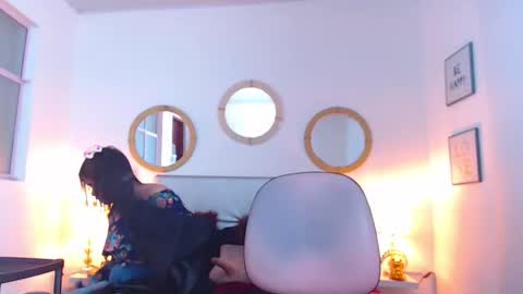 Snapshot of zoe_hecate chatting on February 18, 10:33 am zoe_hecate online show from February 18, 10:33 am