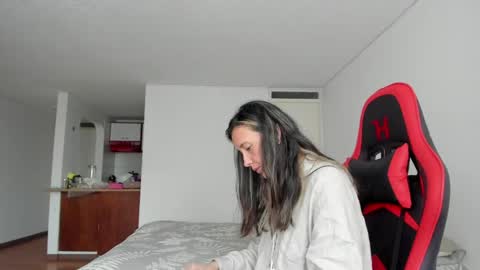 ZOE online show from April 30, 10:36 pm