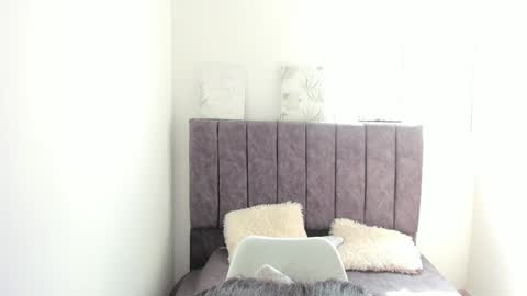 zoe_jones7 online show from December 21, 3:31 pm