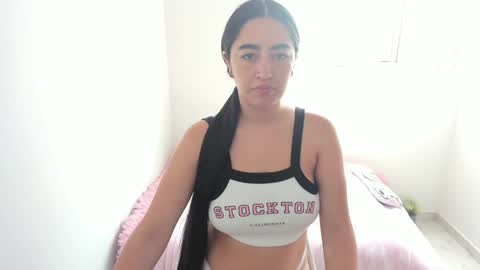 zoe_jones7 online show from January 8, 6:20 pm