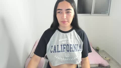 zoe_jones7 online show from January 12, 4:52 am