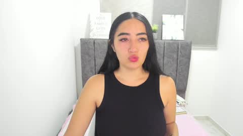 zoe_jones7 online show from February 1, 3:52 am