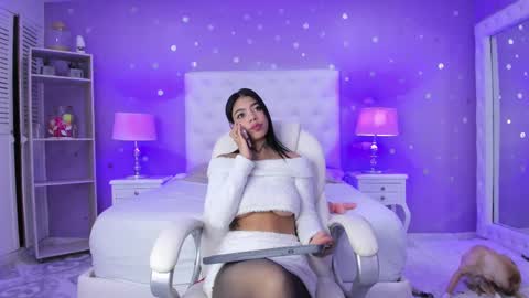 Snapshot of zoe_kravitx chatting on February 10, 12:29 pm CAMILA online show from February 10, 12:29 pm