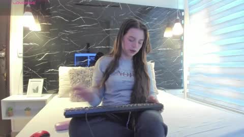 Zoe online show from January 13, 11:59 am