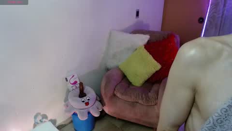 Snapshot of zoe_life30 chatting on June 14, 3:19 am Zoe online show from June 14, 3:19 am