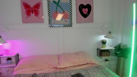 Snapshot of zoe_lynch_ chatting on June 19, 12:09 pm Zoe Lynch online show from June 19, 12:09 pm