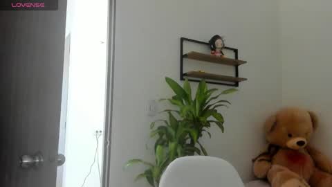 zoe_maddison19 online show from December 17, 6:58 pm