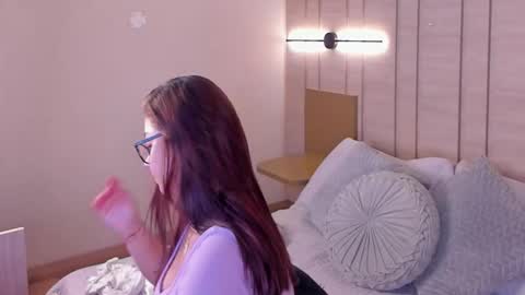 zoe_mhendez online show from February 4, 11:38 am