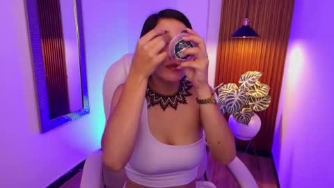 Snapshot of zoe_millerx chatting on December 17, 12:11 pm zoe_millerx online show from December 17, 12:11 pm
