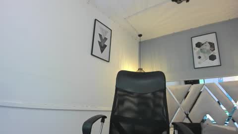 zoe_moreau online show from January 15, 8:12 pm