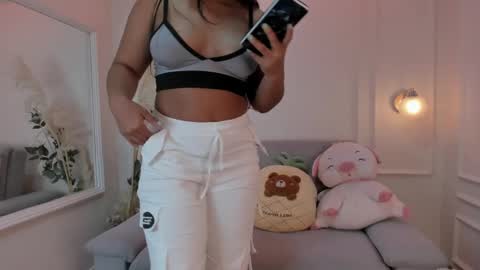 Snapshot of zoe_roux210949 chatting on December 22, 7:21 pm Zoe online show from December 22, 7:21 pm
