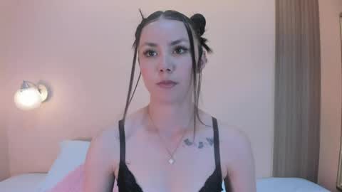 Snapshot of zoe_roux210949 chatting on May 26, 3:46 am Zoe online show from May 26, 3:46 am