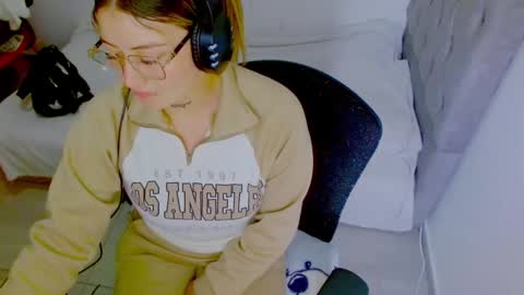 ZOE online show from September 16, 6:42 pm