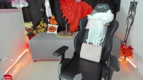 zoe_sullivan_ online show from October 2, 10:11 am