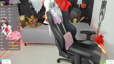 zoe_sullivan_ online show from October 24, 9:28 am